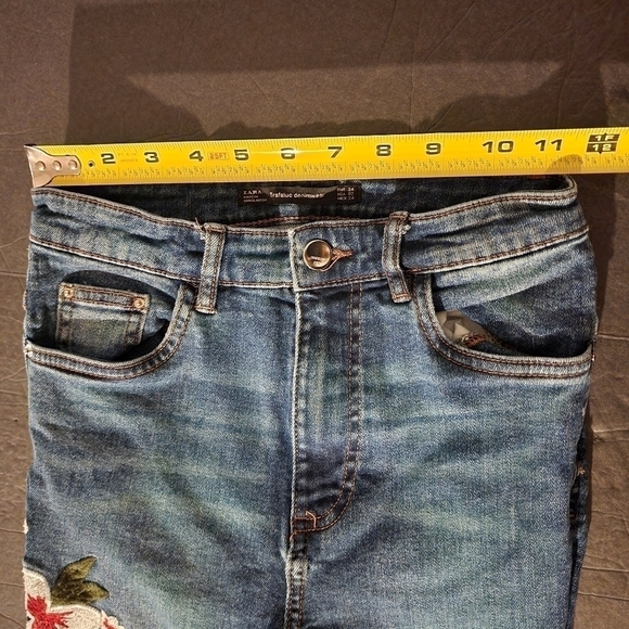 ZARA Trafaluc Denimwear Embroidered Floral Jeans Size 2, Inseam 27" - Picture 7 of 8